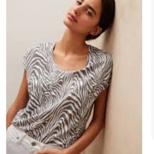 100% Linen Scoop-Neck Shirt in zebra print size XS  Banana Republic